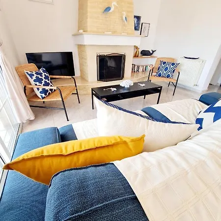 فيلة Elysium, 3 Bedrooms, Pool, Sea View & Wifi