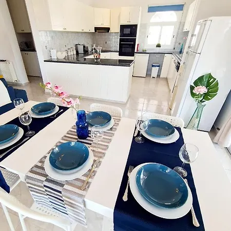 Elysium, 3 Bedrooms, Pool, Sea View & Wifi Villa