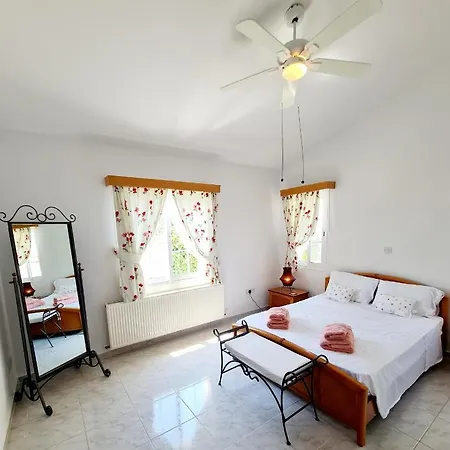 Elysium, 3 Bedrooms, Pool, Sea View & Wifi فيلة *