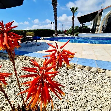 Elysium, 3 Bedrooms, Pool, Sea View & Wifi Villa *