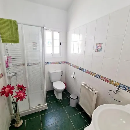 Elysium, 3 Bedrooms, Pool, Sea View & Wifi تالا