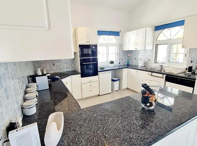 Elysium, 3 Bedrooms, Pool, Sea View & Wifi Tala