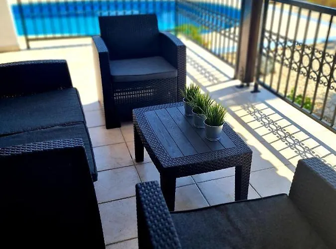 Elysium, 3 Bedrooms, Pool, Sea View & Wifi ヴィラ