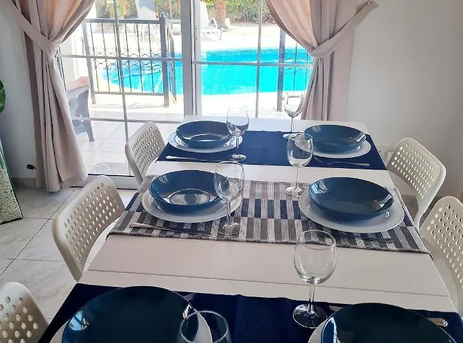 Villa Elysium, 3 Bedrooms, Pool, Sea View & Wifi